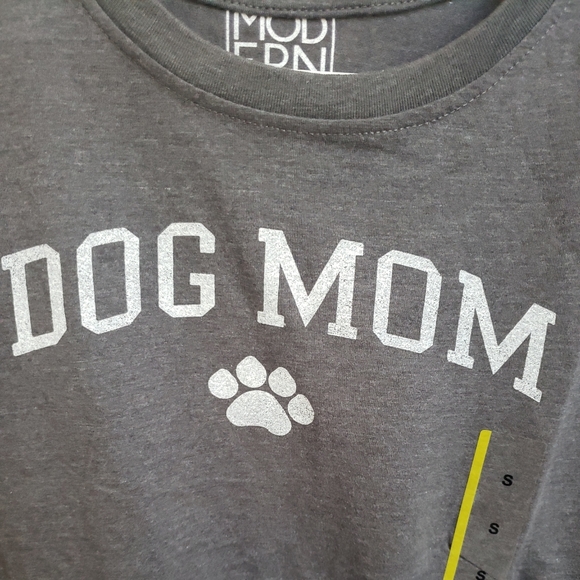 NWT! Modern Lux Dark Grey “Dog Mom” Short Sleeve T-Shirt. Various sizes avail. - Picture 2 of 3
